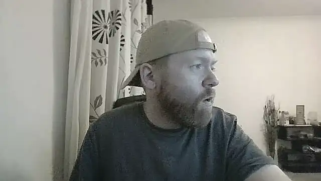 Snapshot of 33ENG chatting on 11.20.25 33ENG online show from 11.20.25