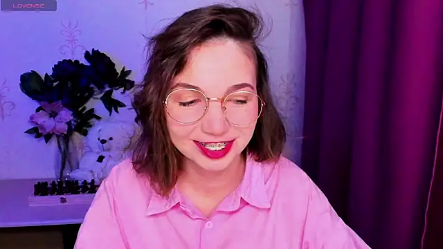 Snapshot of KindHazelHere_ chatting on 02.11.26 KindHazelHere online show from 02.11.26