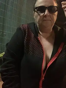 Snapshot of eroticjessitop chatting on 03.22.25 eroticjessitop online show from 03.22.25