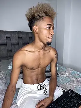 Snapshot of matatanlove chatting on 12.15.24 matatanlove online show from 12.15.24