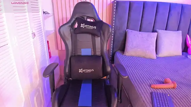 Snapshot of ashlye_miller_ chatting on 02.19.25 ashlye miller online show from 02.19.25