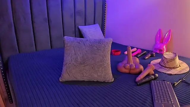 Snapshot of ashlye_miller_ chatting on 10.17.25 ashlye miller online show from 10.17.25