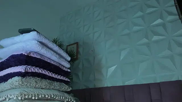 Hellen Sky online show from 10.15.25