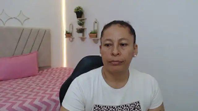 Snapshot of mature_martina chatting on 04.22.26 mature martina online show from 04.22.26