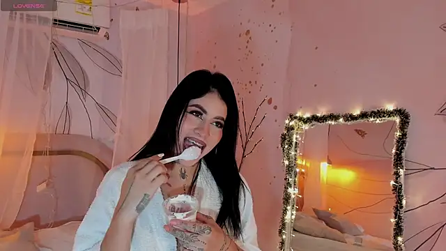 Snapshot of JESYSOZ23_ chatting on 12.18.24 JESYSOZ23 online show from 12.18.24