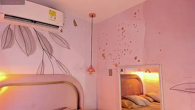 Snapshot of JESYSOZ23_ chatting on 02.13.25 JESYSOZ23 online show from 02.13.25