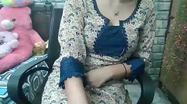 Snapshot of Sexy_iknoor chatting on 02.06.25 Sexy iknoor online show from 02.06.25