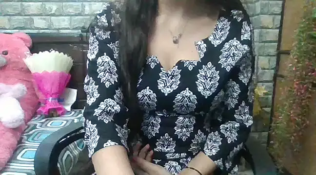 Snapshot of Sexy_iknoor chatting on 02.13.25 Sexy iknoor online show from 02.13.25