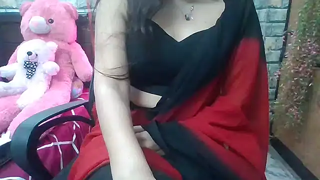 Snapshot of Sexy_iknoor chatting on 02.19.25 Sexy iknoor online show from 02.19.25