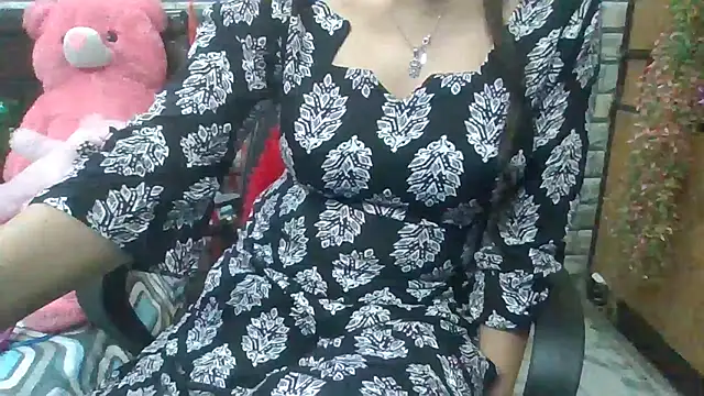 Snapshot of Sexy_iknoor chatting on 03.17.25 Sexy iknoor online show from 03.17.25