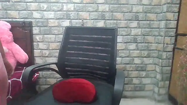 Snapshot of Sexy_iknoor chatting on 09.25.25 Sexy iknoor online show from 09.25.25