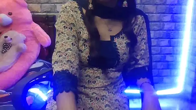 Snapshot of Sexy_iknoor chatting on 10.07.25 Sexy iknoor online show from 10.07.25