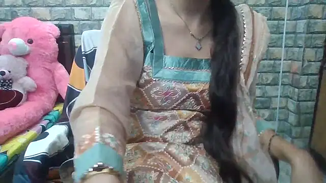 Snapshot of Sexy_iknoor chatting on 10.21.25 Sexy iknoor online show from 10.21.25