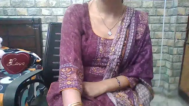 Snapshot of Sexy_iknoor chatting on 11.13.25 Sexy iknoor online show from 11.13.25