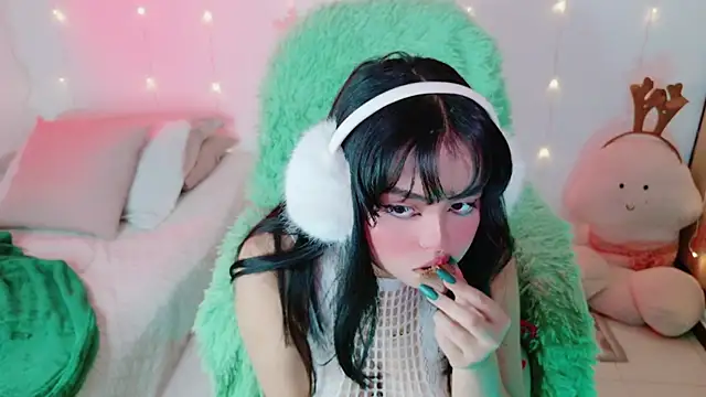 Snapshot of damn_that_booty chatting on 12.08.24 damn that booty online show from 12.08.24