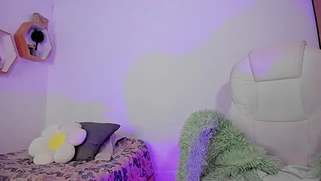 Snapshot of damn_that_booty chatting on 03.04.25 damn that booty online show from 03.04.25