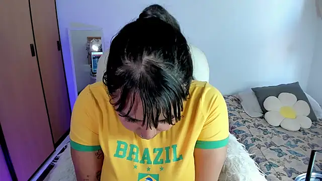 Snapshot of bigbooty-30 chatting on 02.08.25 bigbooty-30 online show from 02.08.25