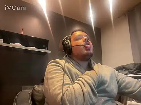 Snapshot of Bebemickey75 chatting on 09.23.25 Bebemickey75 online show from 09.23.25