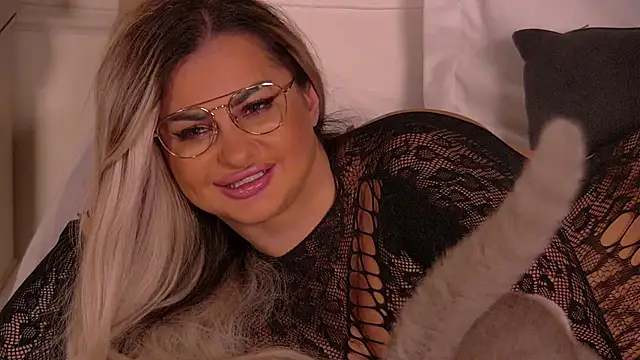 Snapshot of Denisse_Perry chatting on 02.03.26 Denisse Perry online show from 02.03.26