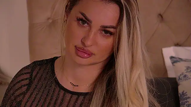 Snapshot of Denisse_Perry chatting on 02.25.26 Denisse Perry online show from 02.25.26