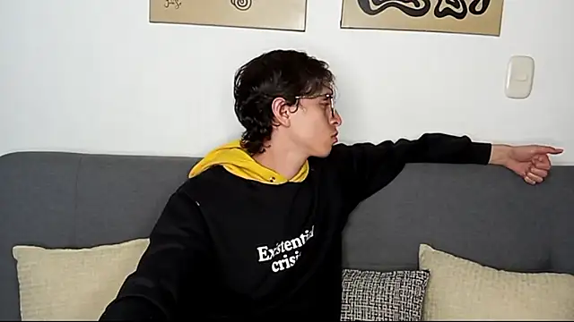 Snapshot of Norehg chatting on 10.03.25 Norehg online show from 10.03.25