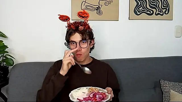 Snapshot of Norehg chatting on 10.17.25 Norehg online show from 10.17.25