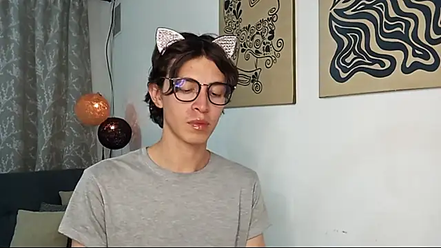 Snapshot of Norehg chatting on 10.19.25 Norehg online show from 10.19.25