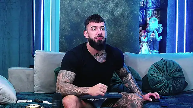 Snapshot of masterkingofmusclee chatting on 12.06.24 masterkingofmusclee online show from 12.06.24