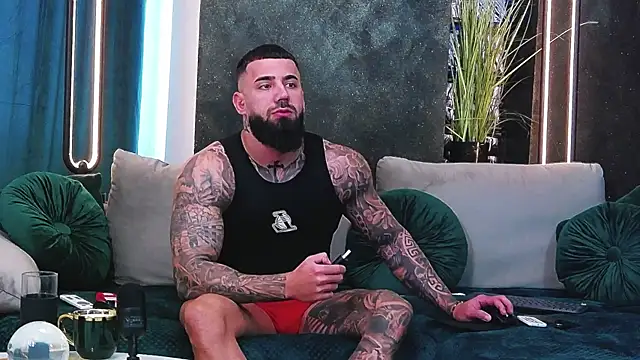 Snapshot of masterkingofmusclee chatting on 01.28.25 masterkingofmusclee online show from 01.28.25