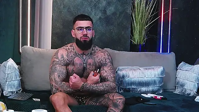 Snapshot of masterkingofmusclee chatting on 03.07.25 masterkingofmusclee online show from 03.07.25