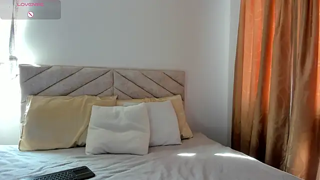 Snapshot of im_amber chatting on 12.20.24 im amber online show from 12.20.24