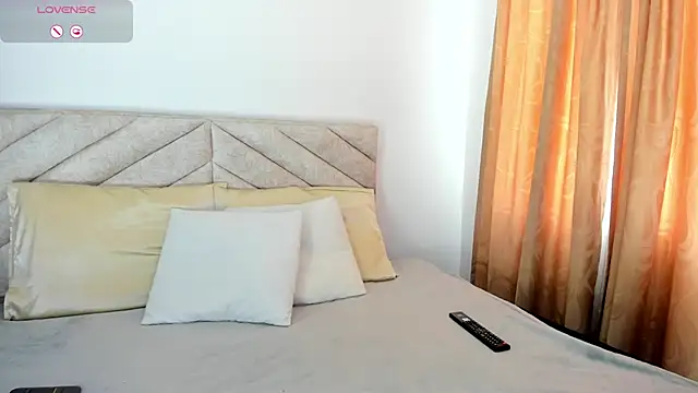 Snapshot of im_amber chatting on 12.27.24 im amber online show from 12.27.24