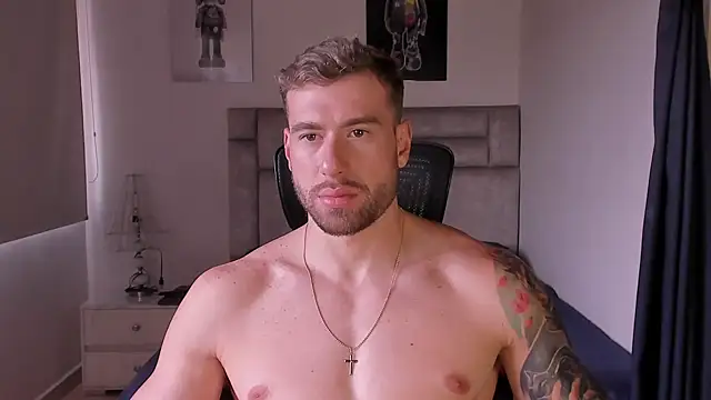 Snapshot of paul_rogerr chatting on 10.18.25 paul rogerr online show from 10.18.25