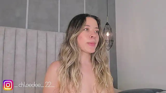 Snapshot of chloe_d chatting on 02.11.25 chloe d online show from 02.11.25