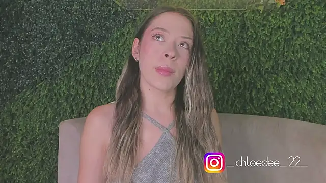 Snapshot of chloe_d chatting on 09.15.25 chloe d online show from 09.15.25