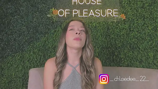 Snapshot of chloe_d chatting on 10.06.25 chloe d online show from 10.06.25