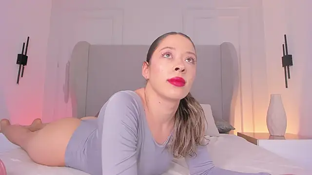 Snapshot of chloe_d chatting on 10.29.25 chloe d online show from 10.29.25