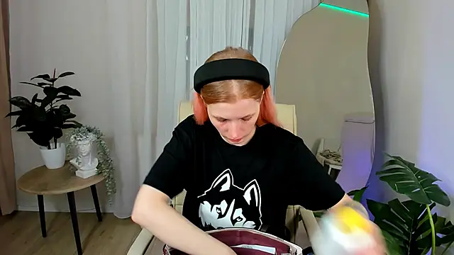 Snapshot of Mira__Blush chatting on 01.26.25 Mira Blush online show from 01.26.25