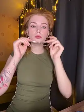 Snapshot of Mira__Blush chatting on 03.07.25 Mira Blush online show from 03.07.25