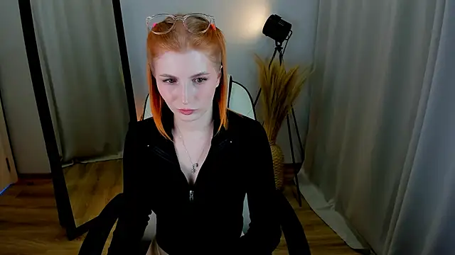 Snapshot of Mira__Blush chatting on 03.08.25 Mira Blush online show from 03.08.25