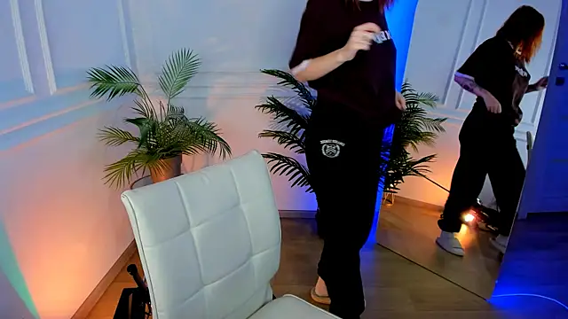 Snapshot of Mira__Blush chatting on 11.16.25 Mira Blush online show from 11.16.25