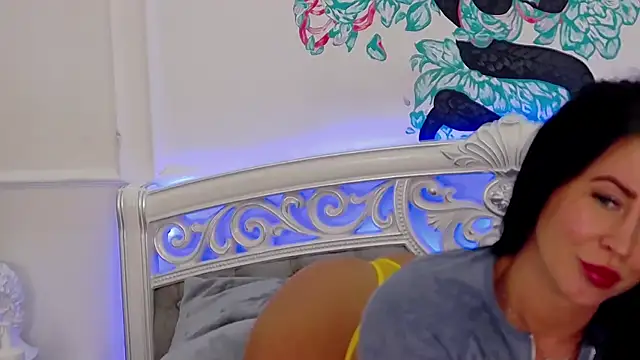 Snapshot of CrissyTaylor chatting on 02.16.25 CrissyTaylor online show from 02.16.25