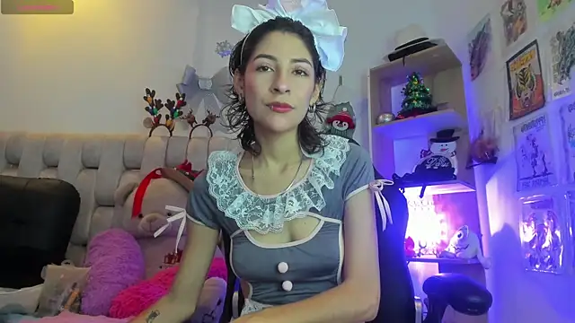 Snapshot of Gorgeous_Team chatting on 12.11.24 Gorgeous Team online show from 12.11.24