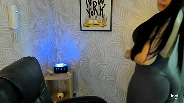 Snapshot of sexyyykloee chatting on 02.11.25 sexyyykloee online show from 02.11.25