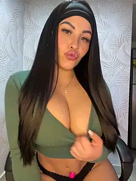 Snapshot of sexyyykloee chatting on 09.25.25 sexyyykloee online show from 09.25.25