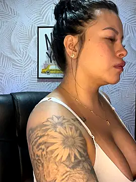 Snapshot of sexyyykloee chatting on 10.04.25 sexyyykloee online show from 10.04.25