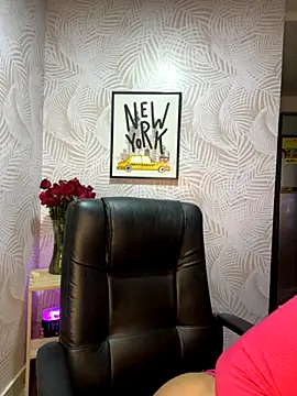 Snapshot of sexyyykloee chatting on 10.17.25 sexyyykloee online show from 10.17.25