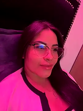 Snapshot of sexyyykloee chatting on 10.29.25 sexyyykloee online show from 10.29.25