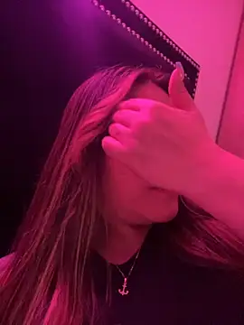 Snapshot of sexyyykloee chatting on 12.05.25 sexyyykloee online show from 12.05.25