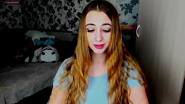 Snapshot of weakness4u chatting on 02.08.25 weakness4u online show from 02.08.25